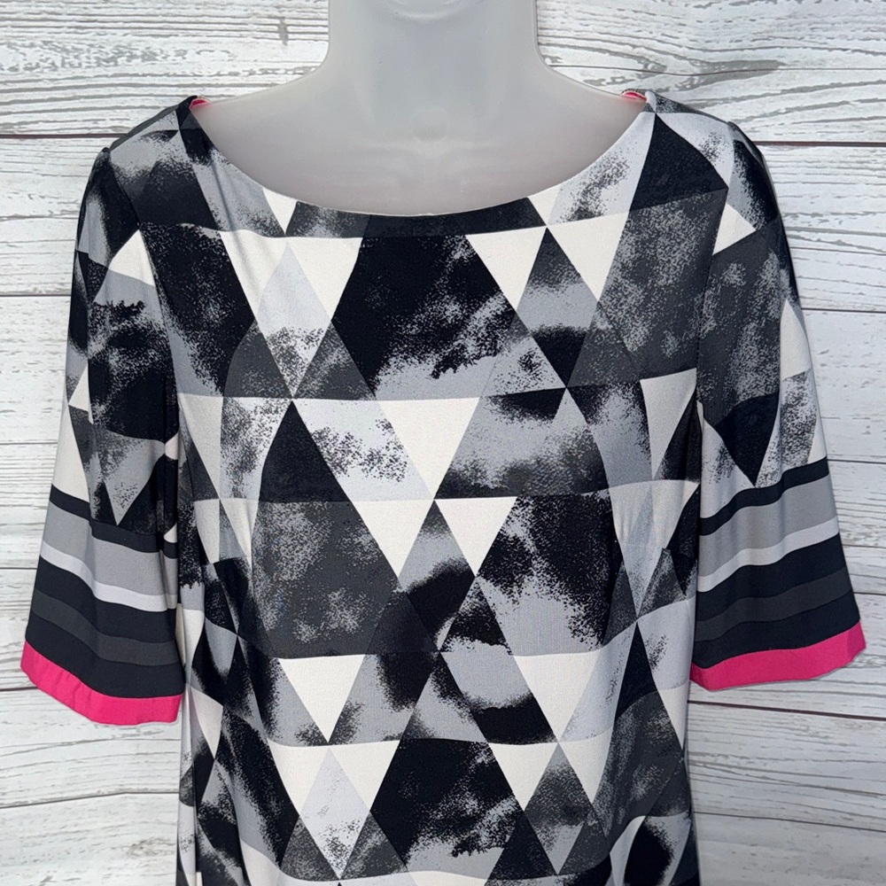 Eliza J Women's Black & White Geometric Boatneck Top with Pink Accent size 8